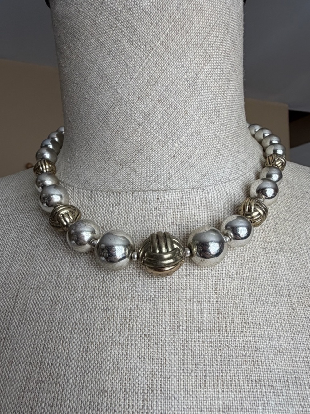 Vintage Style Chunky Silver-Tone Graduated Ball Bead Necklace